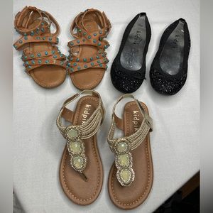 Little girls bundle of 3 kid pik Sandals and flats. Gladiators missing one stone